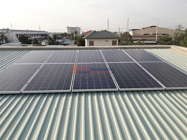 tại sao chạm vào tấm pin năng lượng sẽ bị giật điện