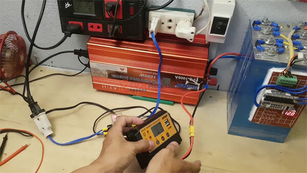 Lợi ích của việc sử dụng bộ điều khiển sạc trong hệ thống điện mặt trời